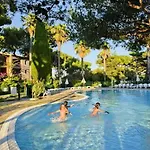 4 Personnes Sur La Presqu'ile De Giens Avec Piscine Et Acces Direct Sur La * Hyères