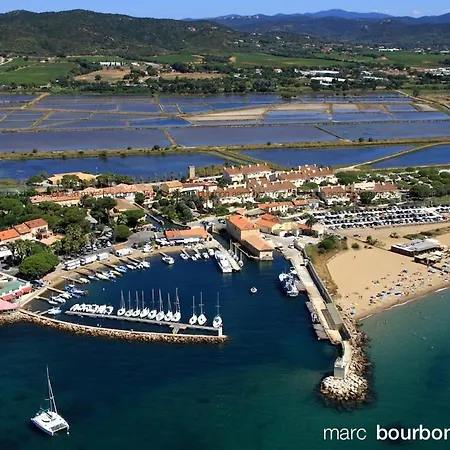 4 Personnes Sur La Presqu'ile De Giens Avec Piscine Et Acces Direct Sur La Appartement